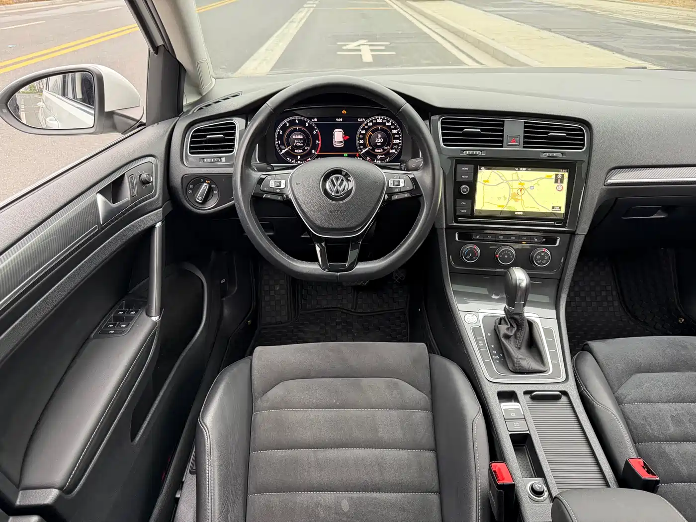 Volkswagen Golf 2020 Beloved Edition 280TSI DSG Luxury фото 13