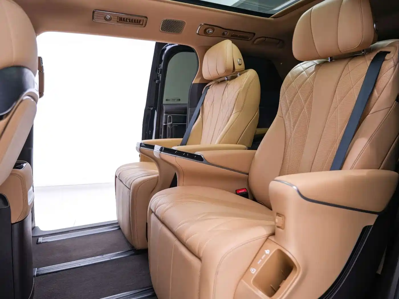 Denza D9 2025 2025 DM-i Smart Drive Edition 1020 AWD Luxury