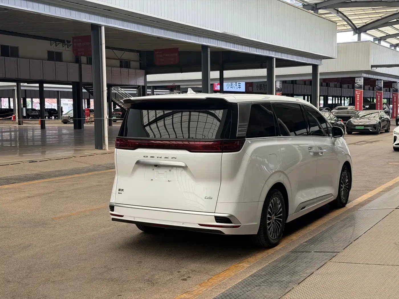 Denza D9 2022 2022 DM-i 1040 Premium