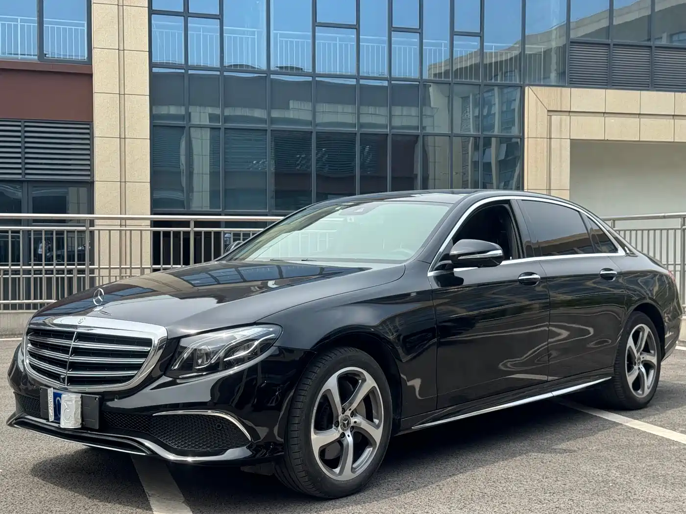 Mercedes-Benz E-Class 2019 E 300 L Luxury