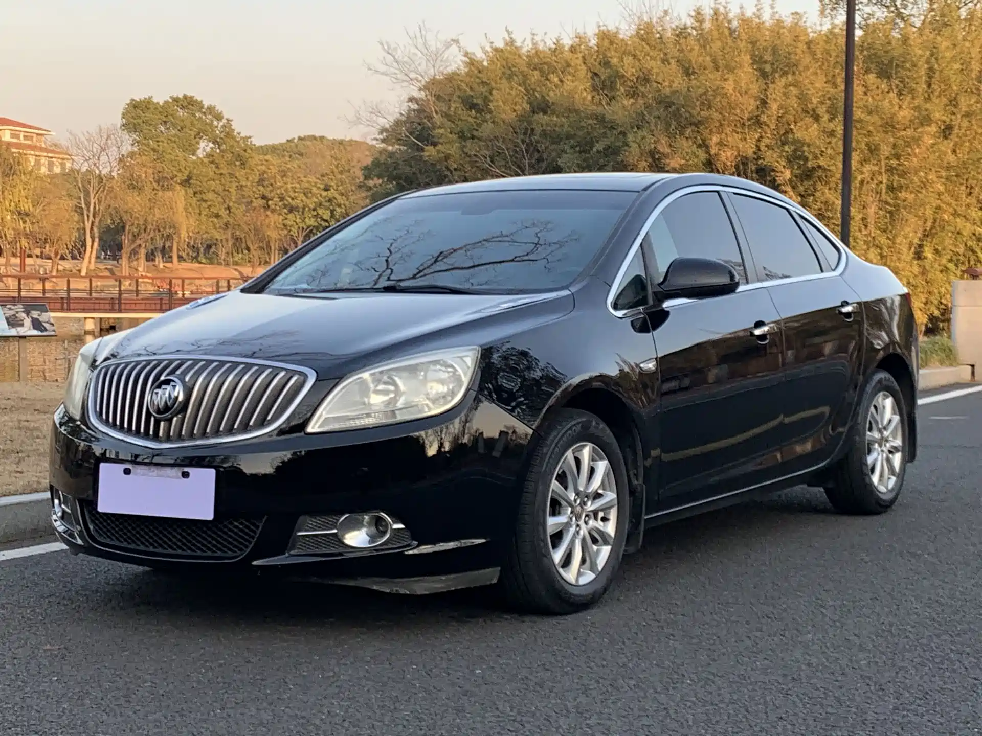 Photo 1 - Buick Excelle