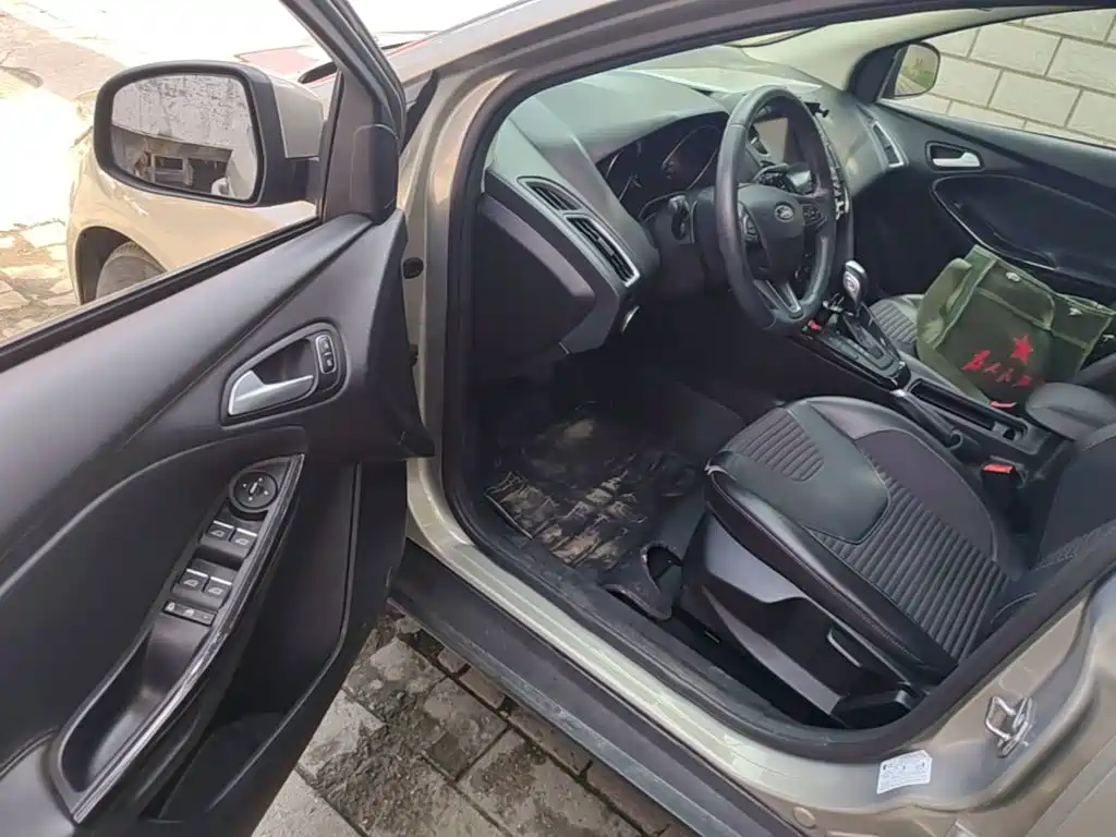 Photo 16 - Ford Focus