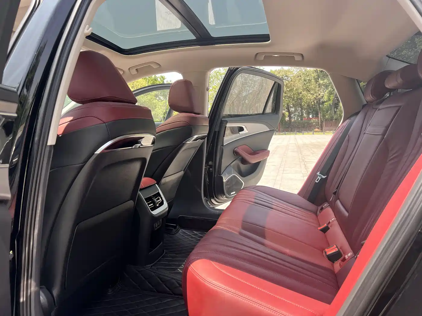 Hongqi H5 2024 2.0T Automatic Smart Connect Flag Smooth Edition фото 6