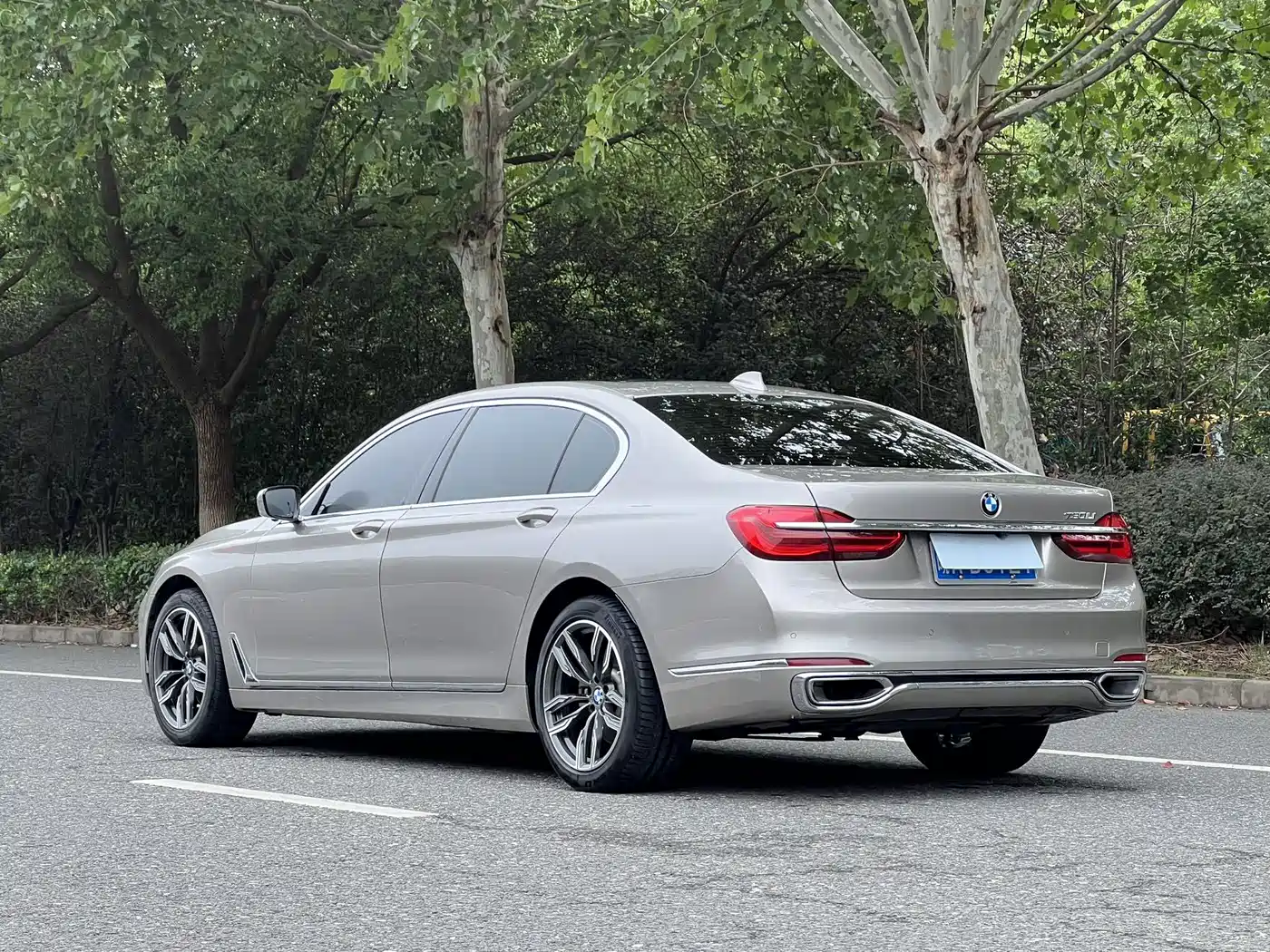 Photo 16 - BMW 7 Series