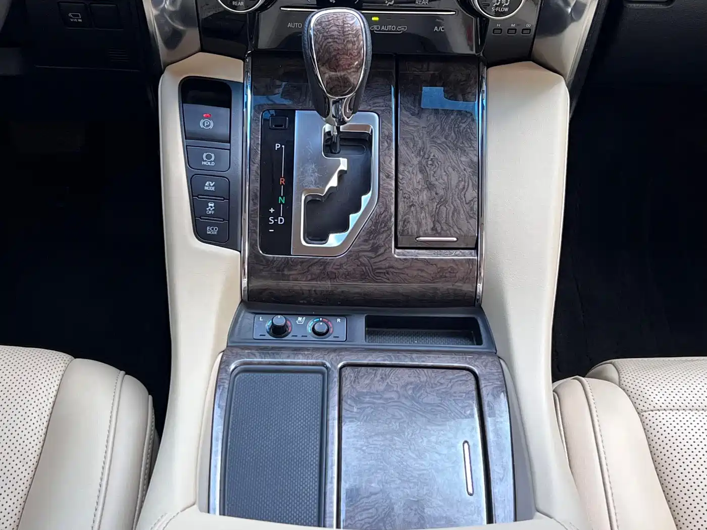 Toyota Alphard 2021 Hybrid 2.5L Premium фото 11