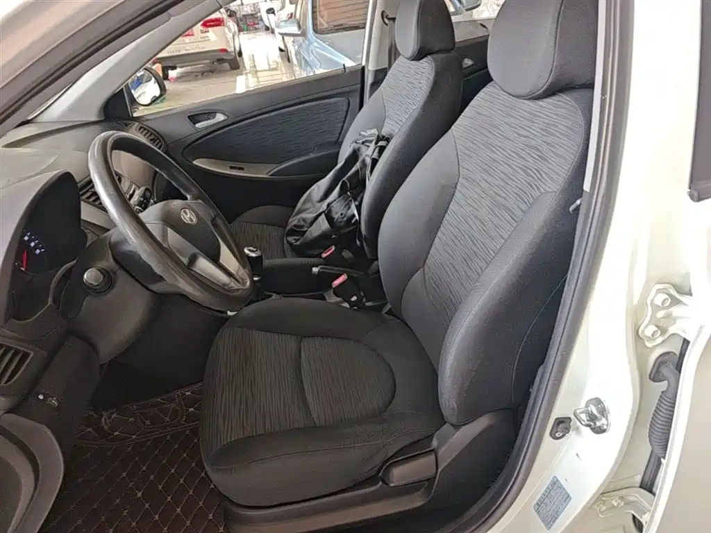 Hyundai Reina 2014 1.4L Manual GLX фото 15