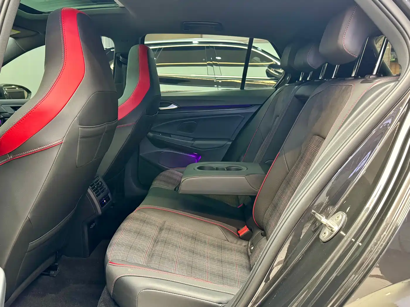 Volkswagen Golf GTI 2021 Facelift 380TSI DSG GTI фото 18