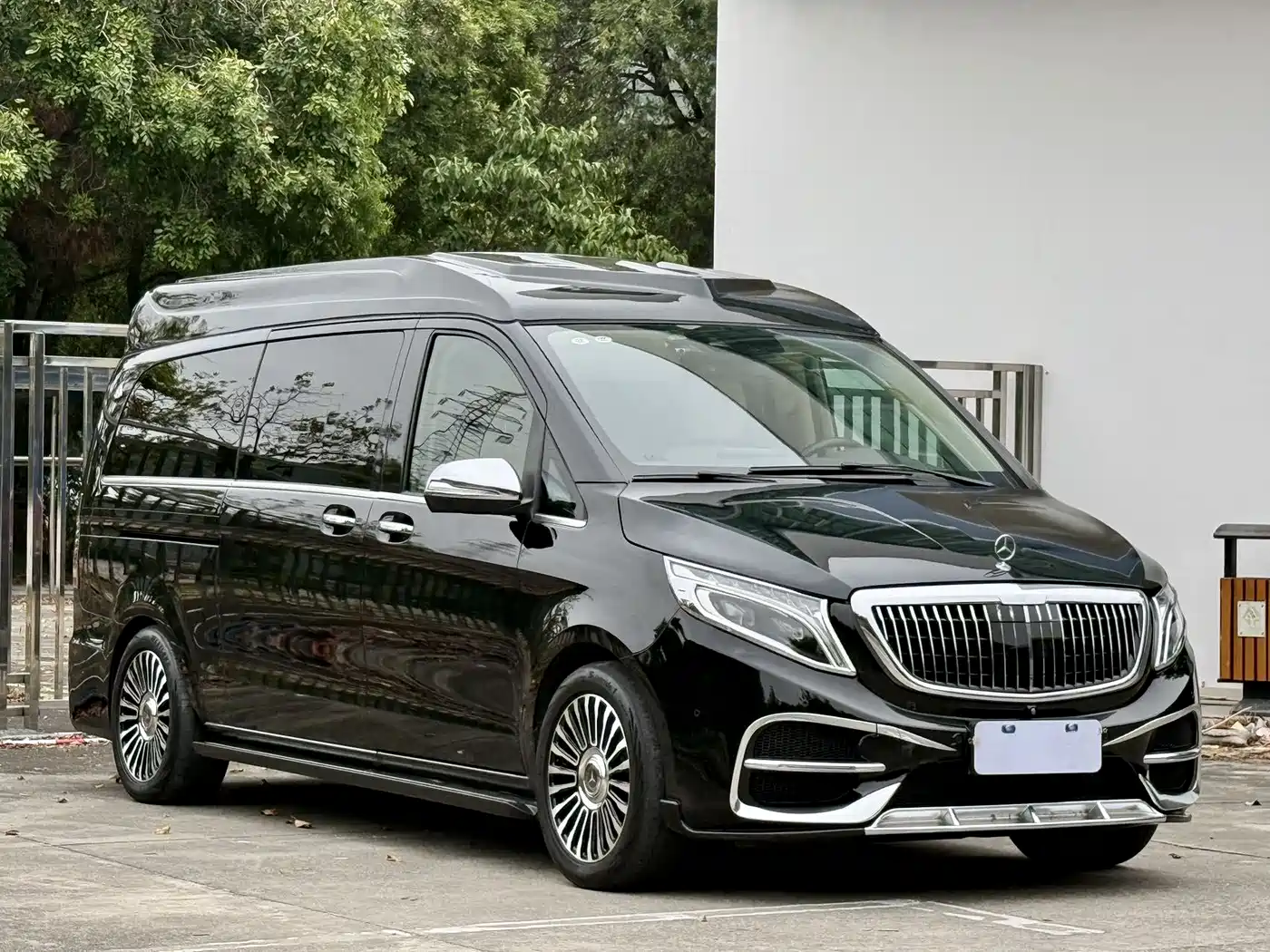 Mercedes-Benz V-Class 2018 V 260 L Premium Long Wheelbase Edition China VI фото 3