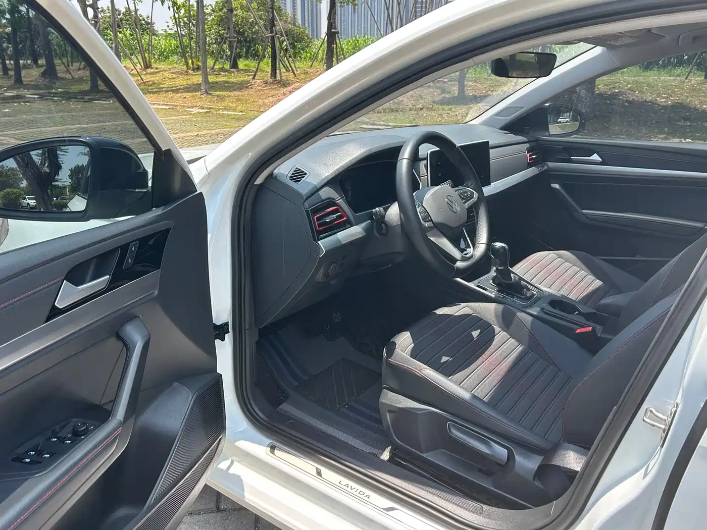 Volkswagen Lavida 2023 200TSI DSG Starlight Comfort Edition фото 8