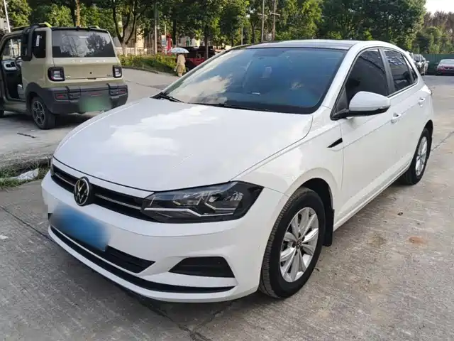 Volkswagen Polo Plus 1.5L, Автомат, Техно