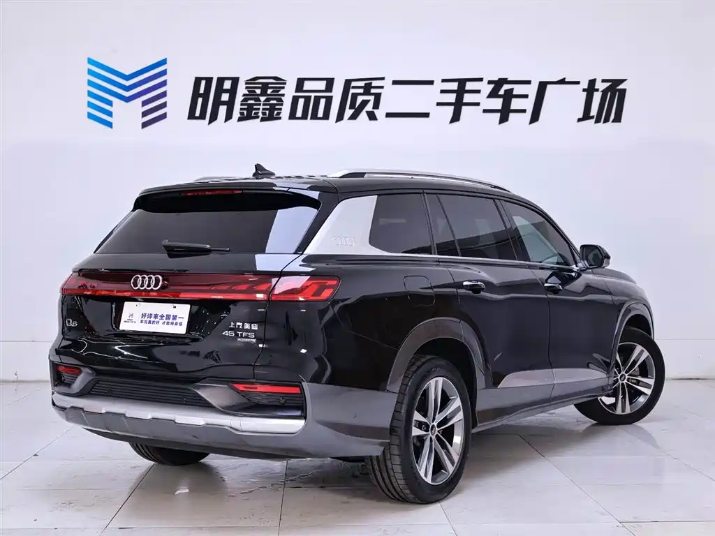 AUDI Q6