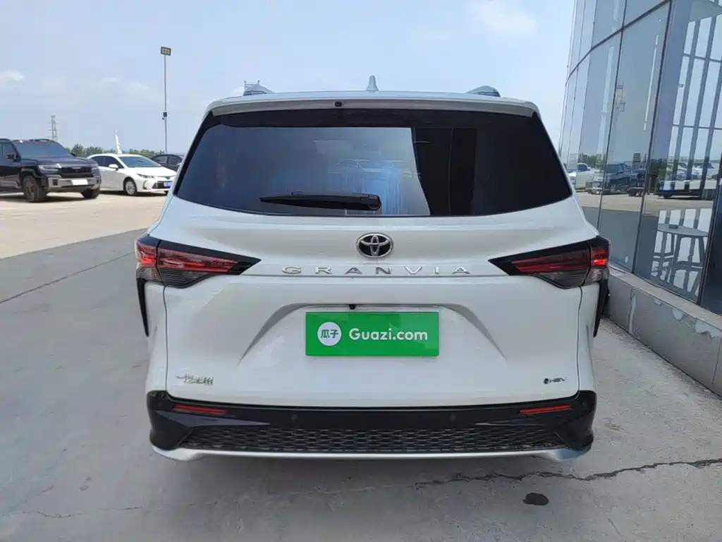 Toyota Granvia 2025 2024 2.5L Hybrid Luxury