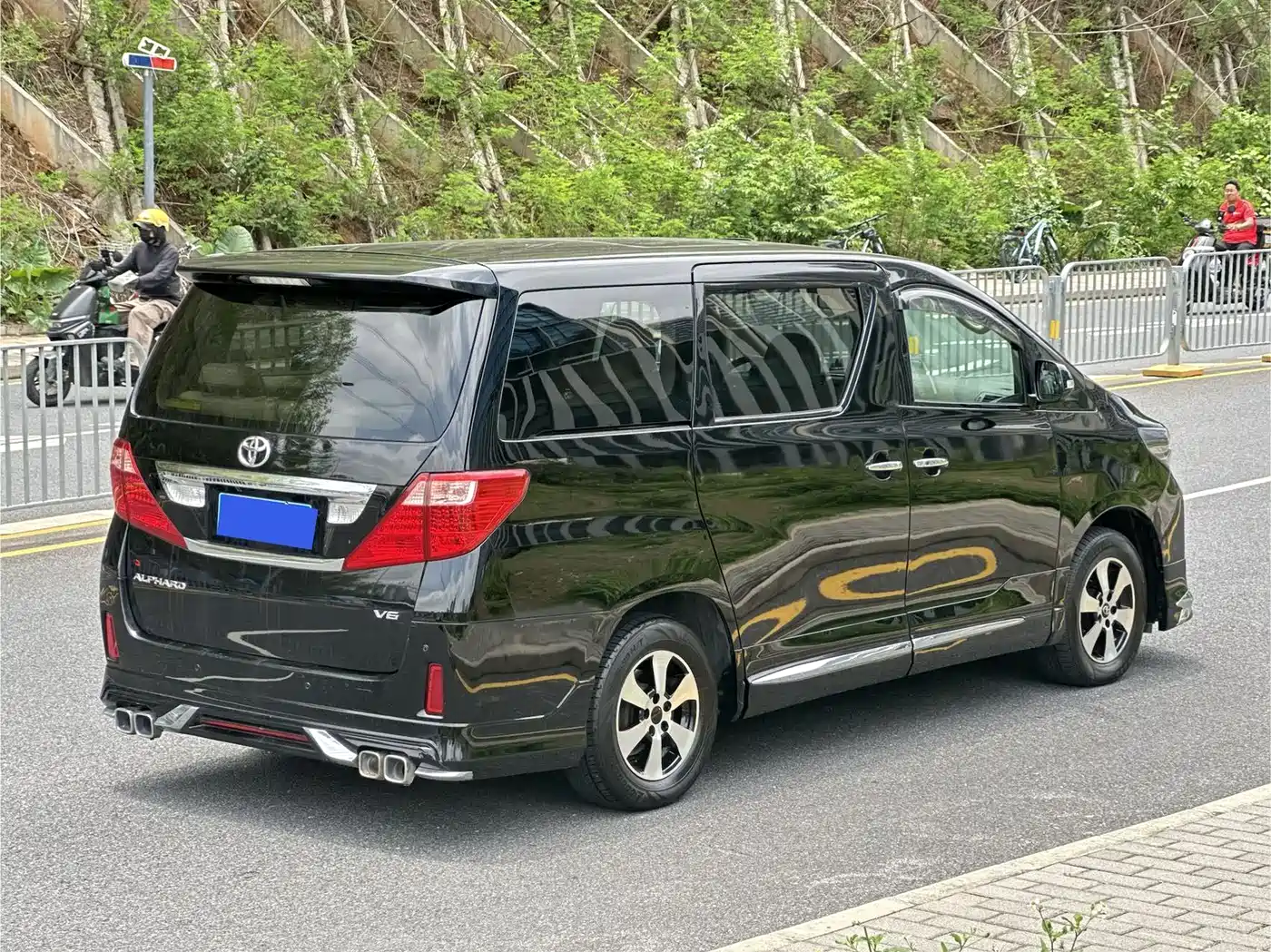 Toyota Alphard 2011 3.5L Luxury Edition фото 8