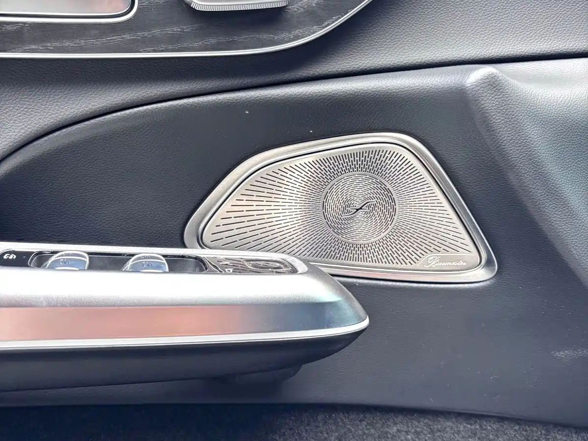 Фото 4 - Mercedes-Benz E-Class