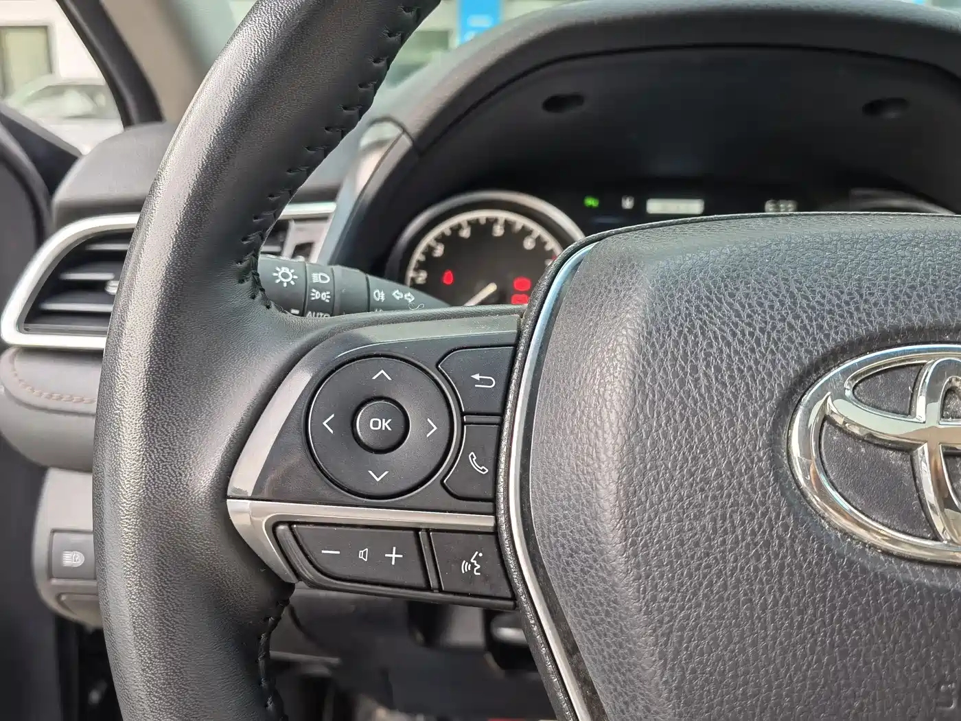 Toyota Camry 2021 2.0G Luxury Edition фото 17