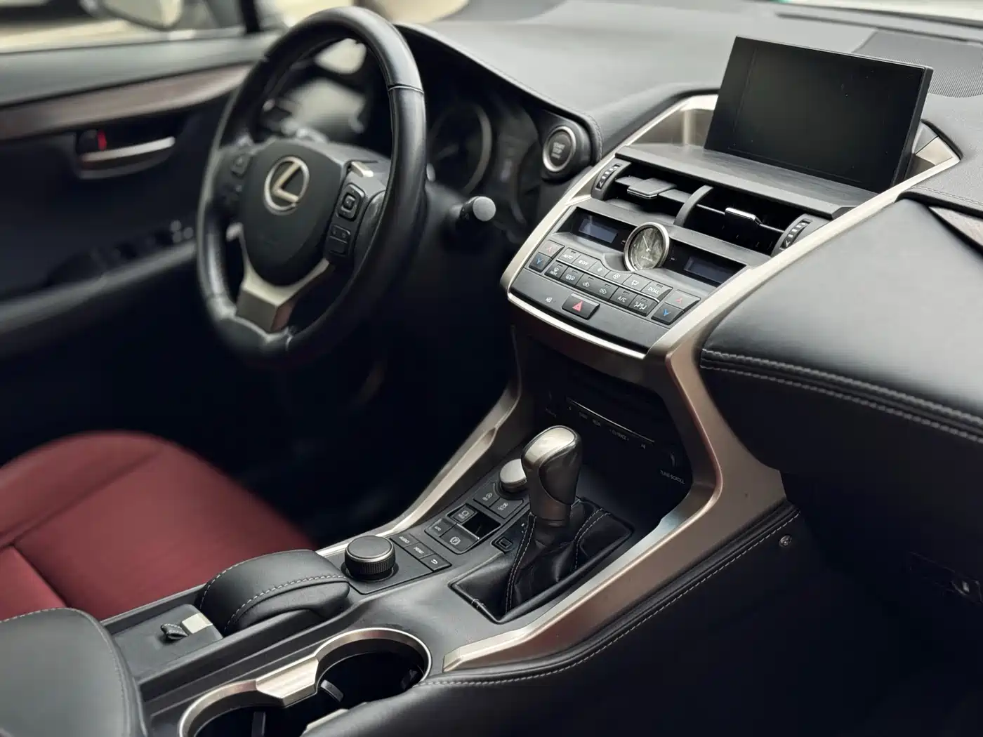 Lexus NX 2015 200 FWD Premium фото 17