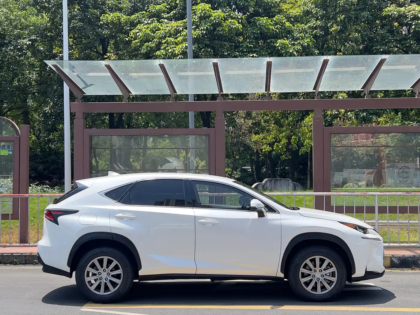 Lexus NX 2015 200 FWD Premium фото 4