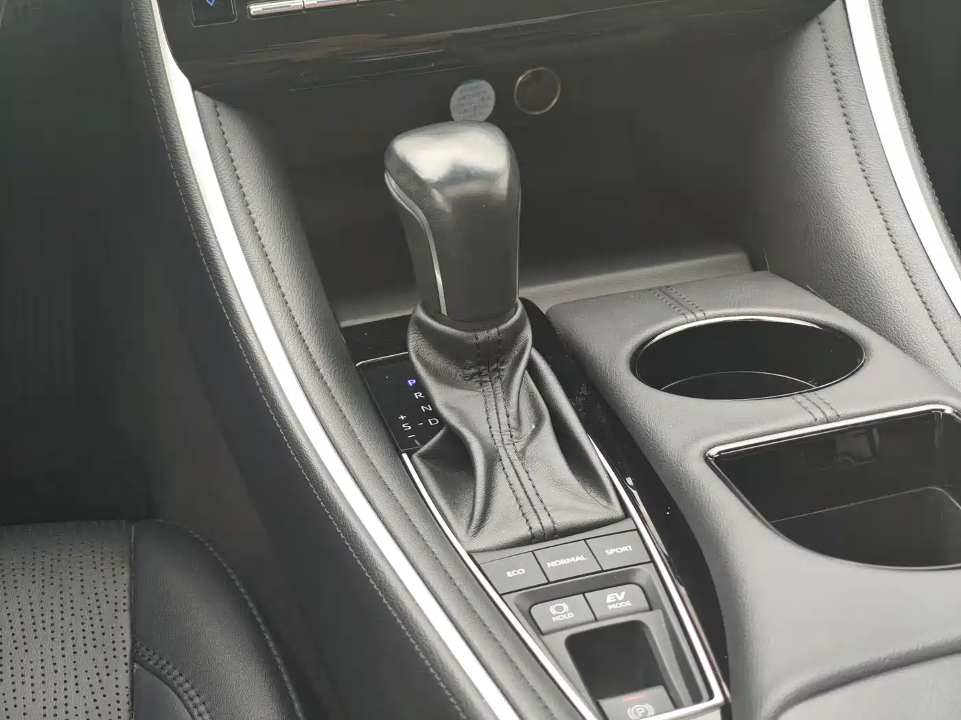 Toyota Avalon 2022 Hybrid 2.5L Luxury Edition фото 23