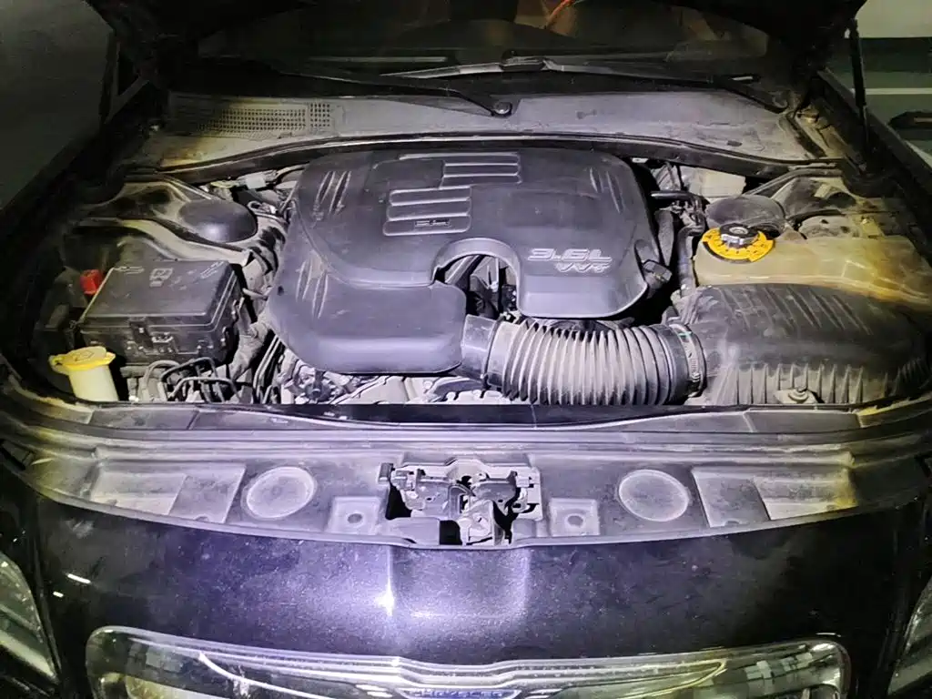 Chrysler 300C (Import) 2015 2013 Model 3.6L Premium Comfort Edition