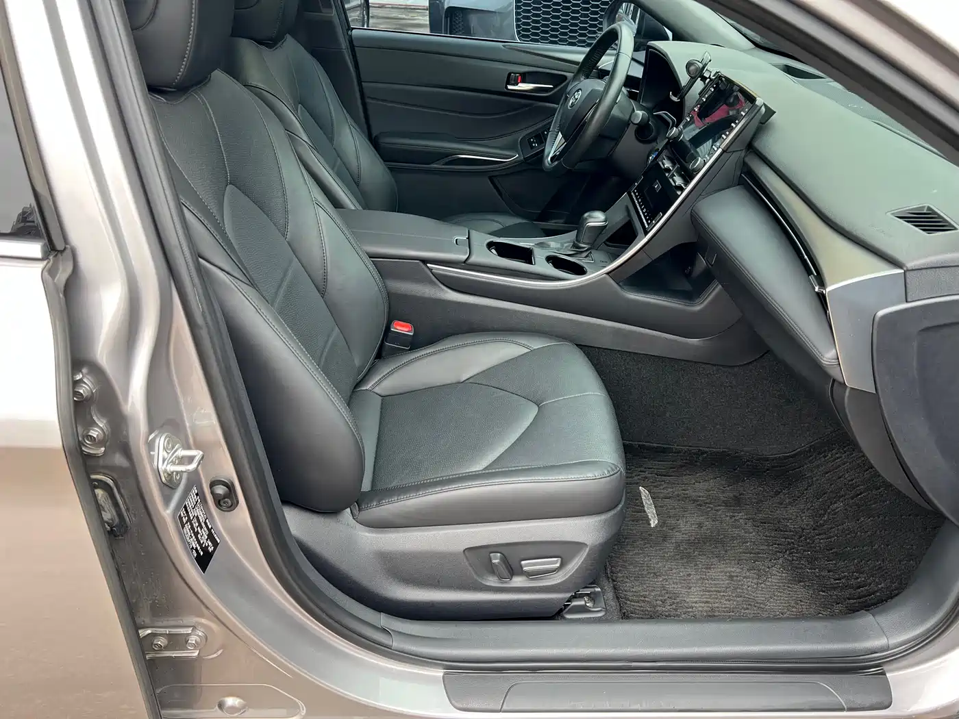 Toyota Avalon 2019 Hybrid 2.5L Luxury Edition China V фото 24