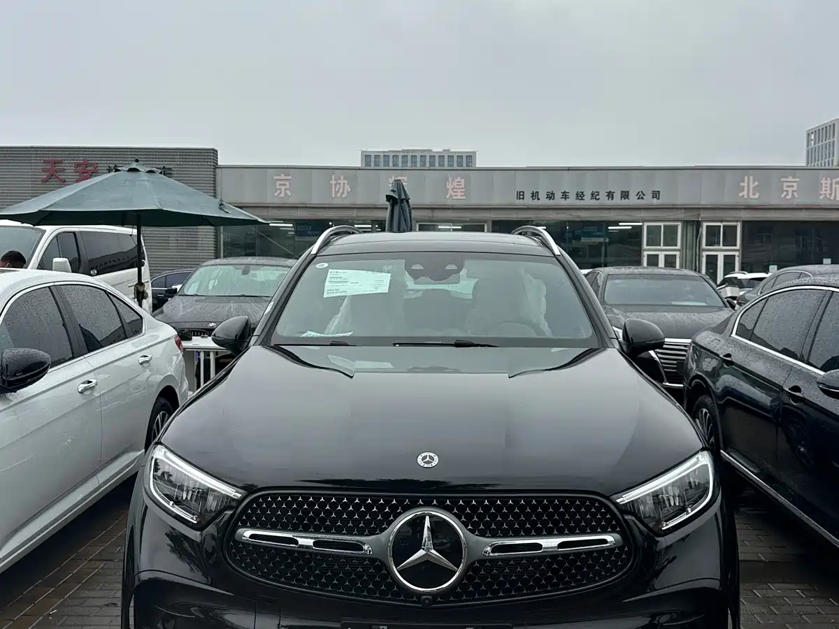 MERCEDES-BENZ GLC