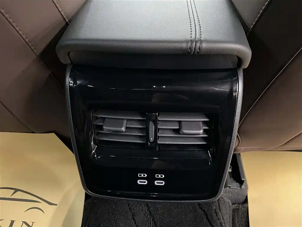 Toyota Avalon 2023 2.0L Aspiration Edition фото 16