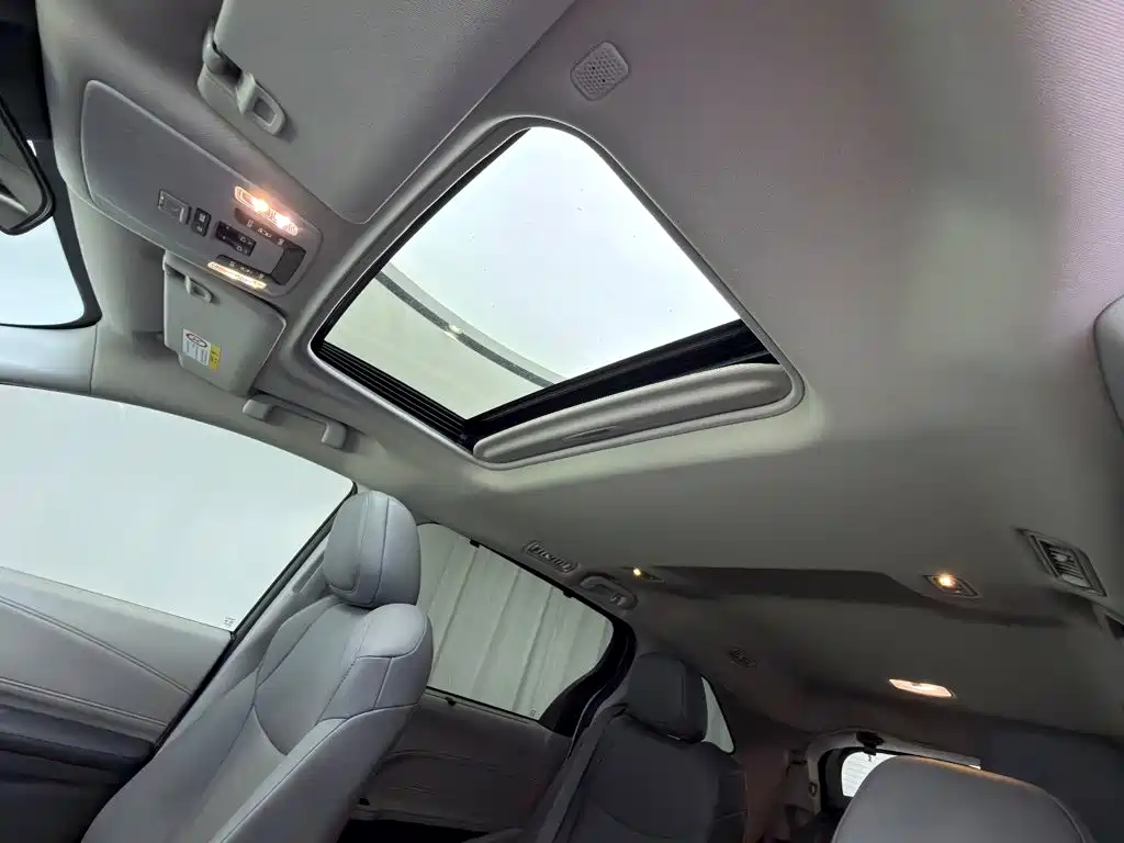 Фото 8 - Toyota Granvia