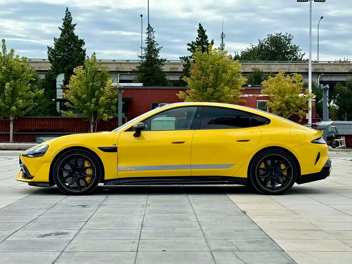 XIAOMI CAR XIAOMI SU7 ULTRA