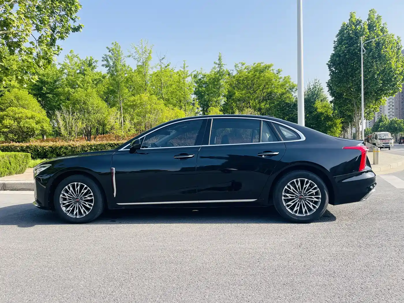 Hongqi H5 2024 1.5T DCT Smart Connect Flag Rhythm Edition фото 4