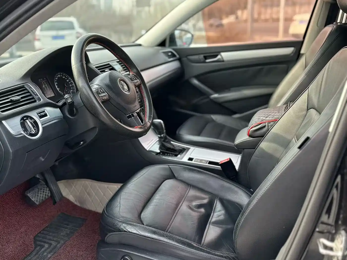Volkswagen Passat 2015 1.8TSI DSG Honor Edition фото 5