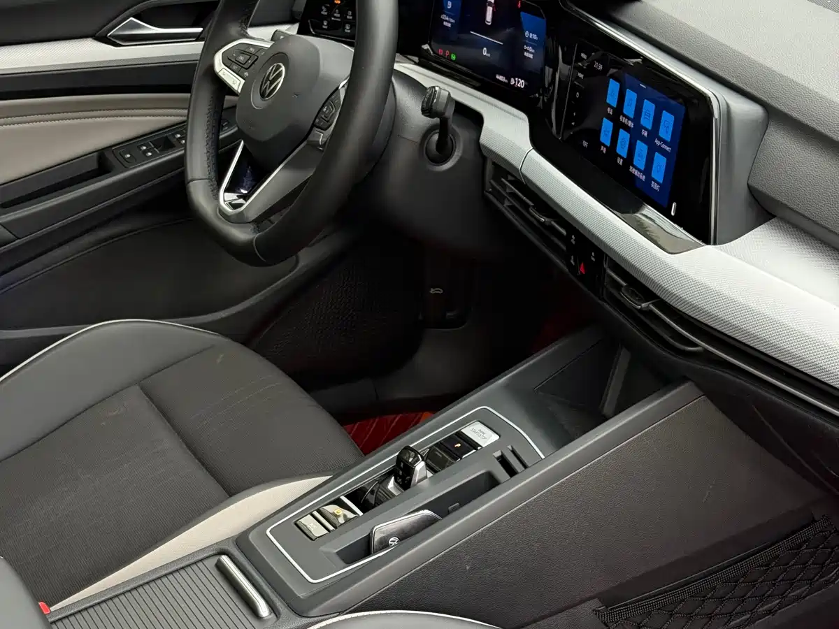 Volkswagen Golf 2021 280TSI DSG 30th Anniversary Edition фото 24