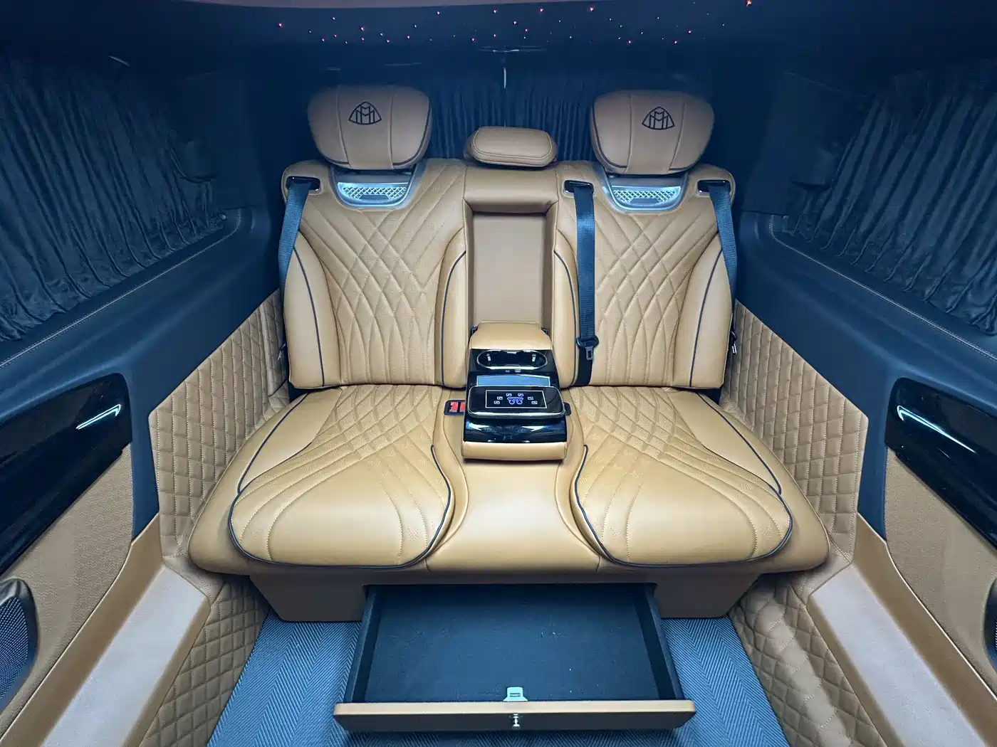Mercedes-Benz Vito 2023 2.0T Business 7-Seater фото 13
