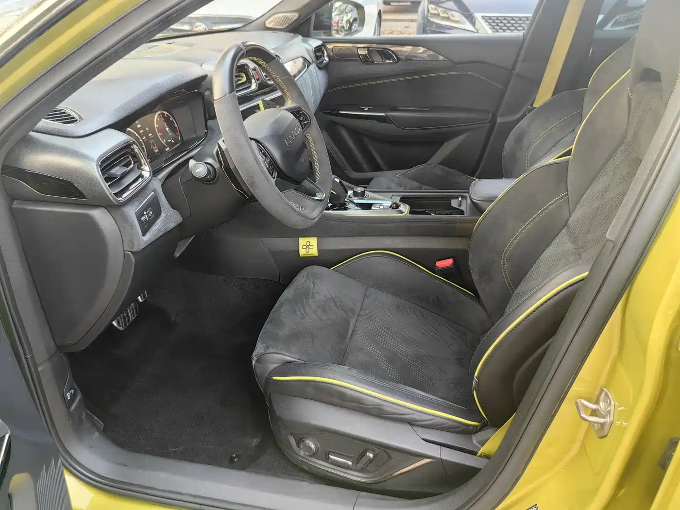 Lynk & Co 03 2020 03+ 2.0TD Auto Performance Package Edition фото 18