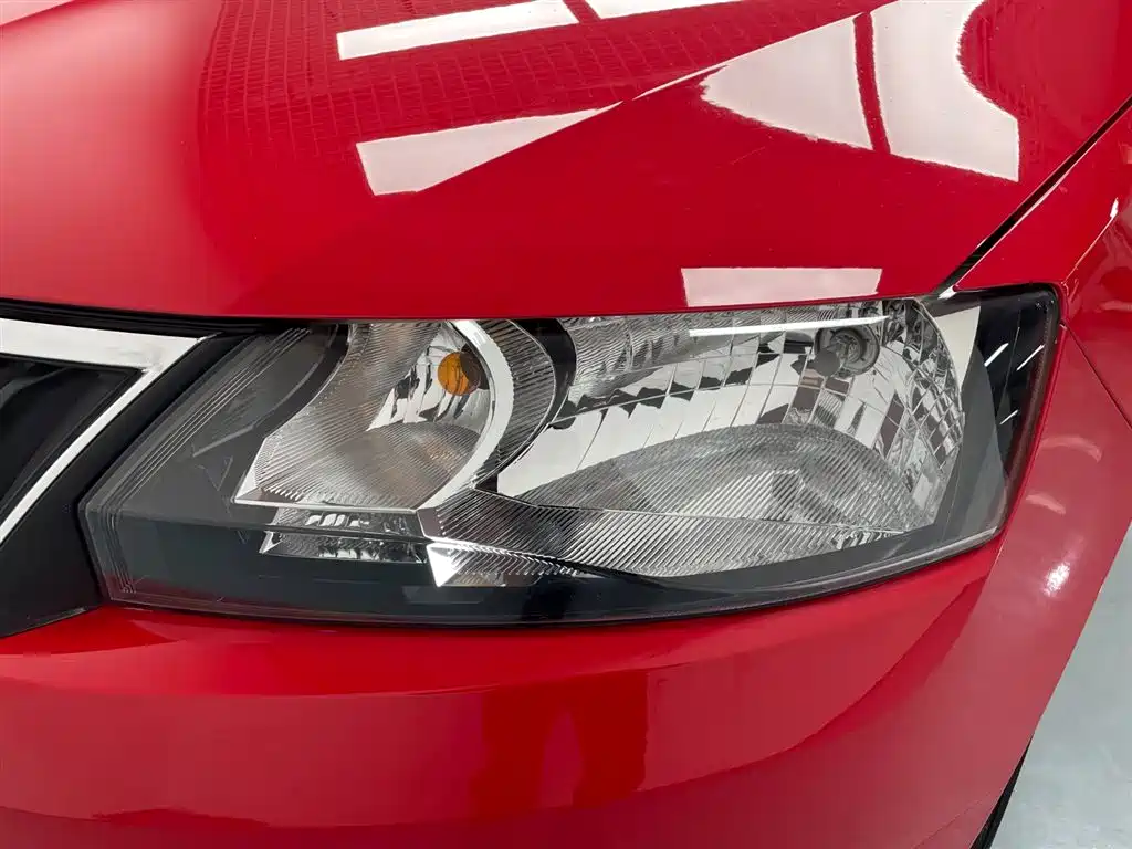 Škoda Skoda Rapid Spaceback 2016 Facelift 1.4L Manual Forward Edition фото 15