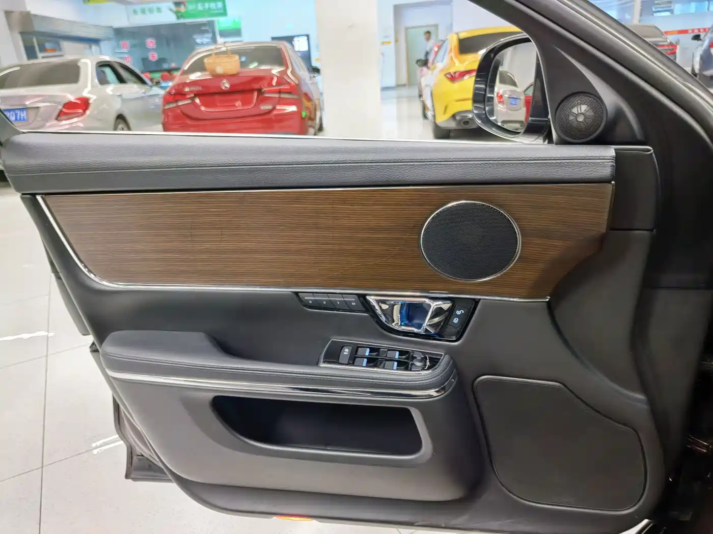 Jaguar XJ 2017 2016 XJL 3.0 SC 2WD Elegance Business Edition