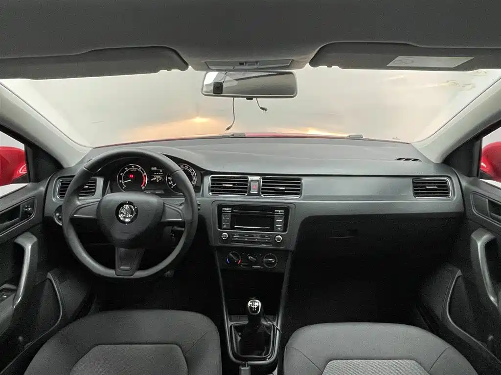 Škoda Skoda Rapid Spaceback 2016 Facelift 1.4L Manual Forward Edition фото 18