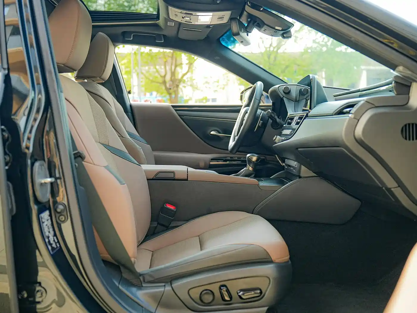 Lexus ES 2021 200 Excellence Edition фото 11