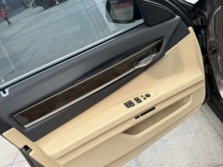 BMW 7 Series 2013 Model 730Li Leading фото 11