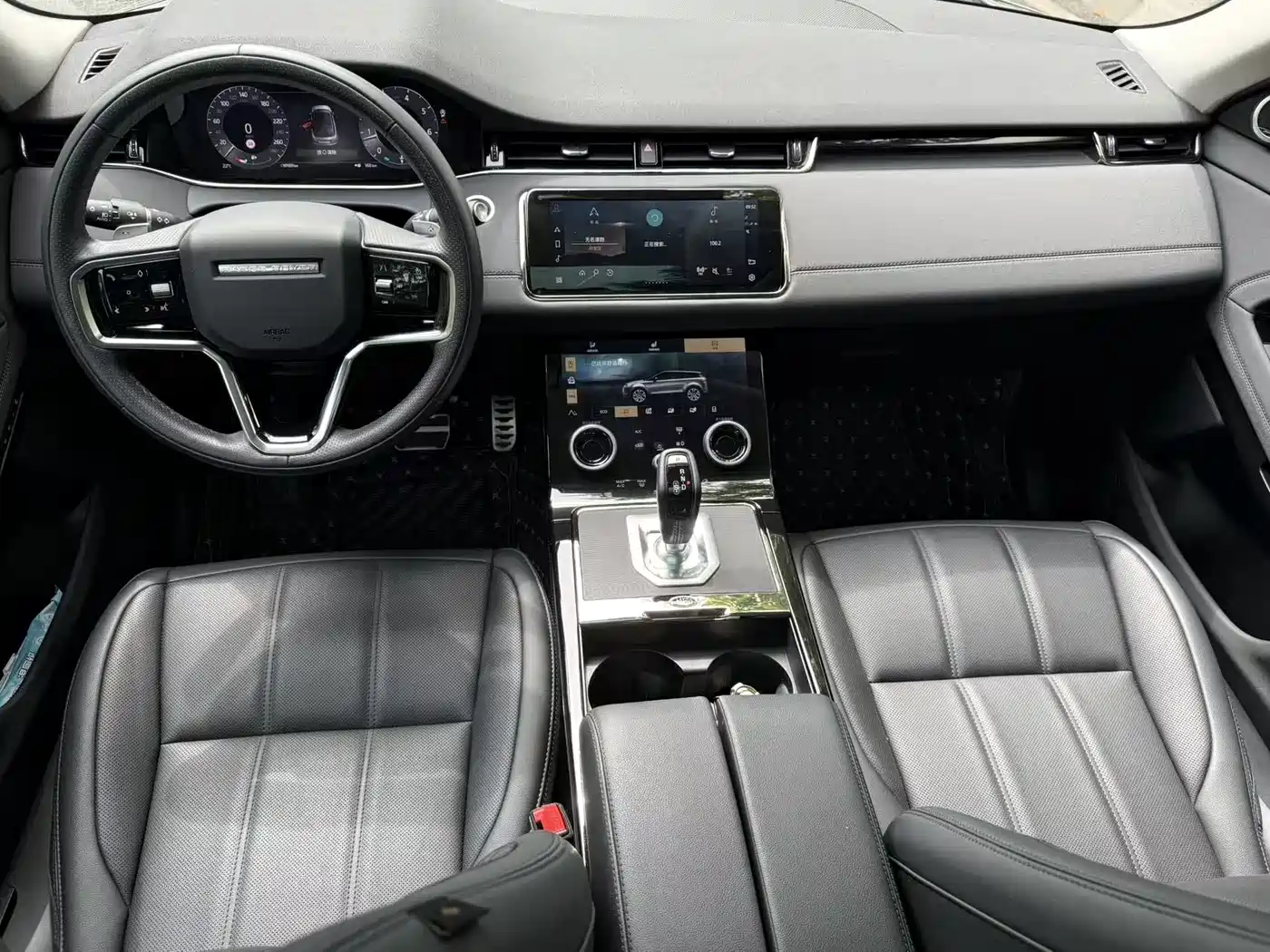 Land Rover Range Rover Evoque 2023 Range Rover Evoque L 249PS Corinthian Bronze Special Edition фото 9