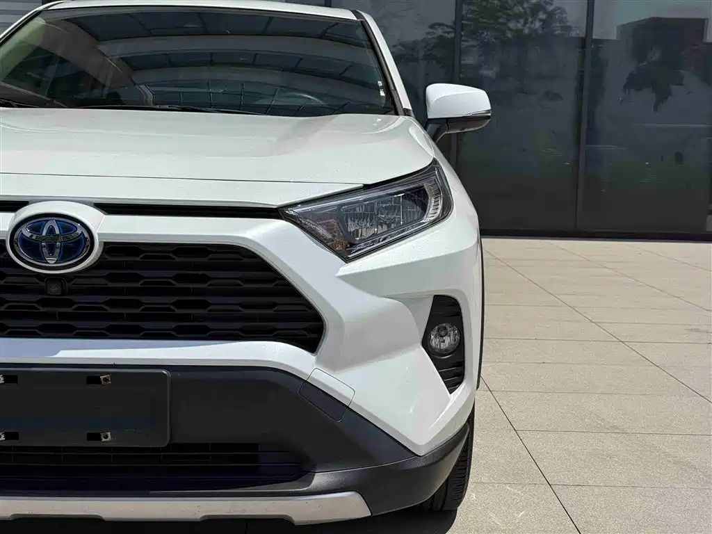 Toyota RAV4 Rongfang 2022 Hybrid 2.5L E-CVT 2WD Elite Edition фото 16