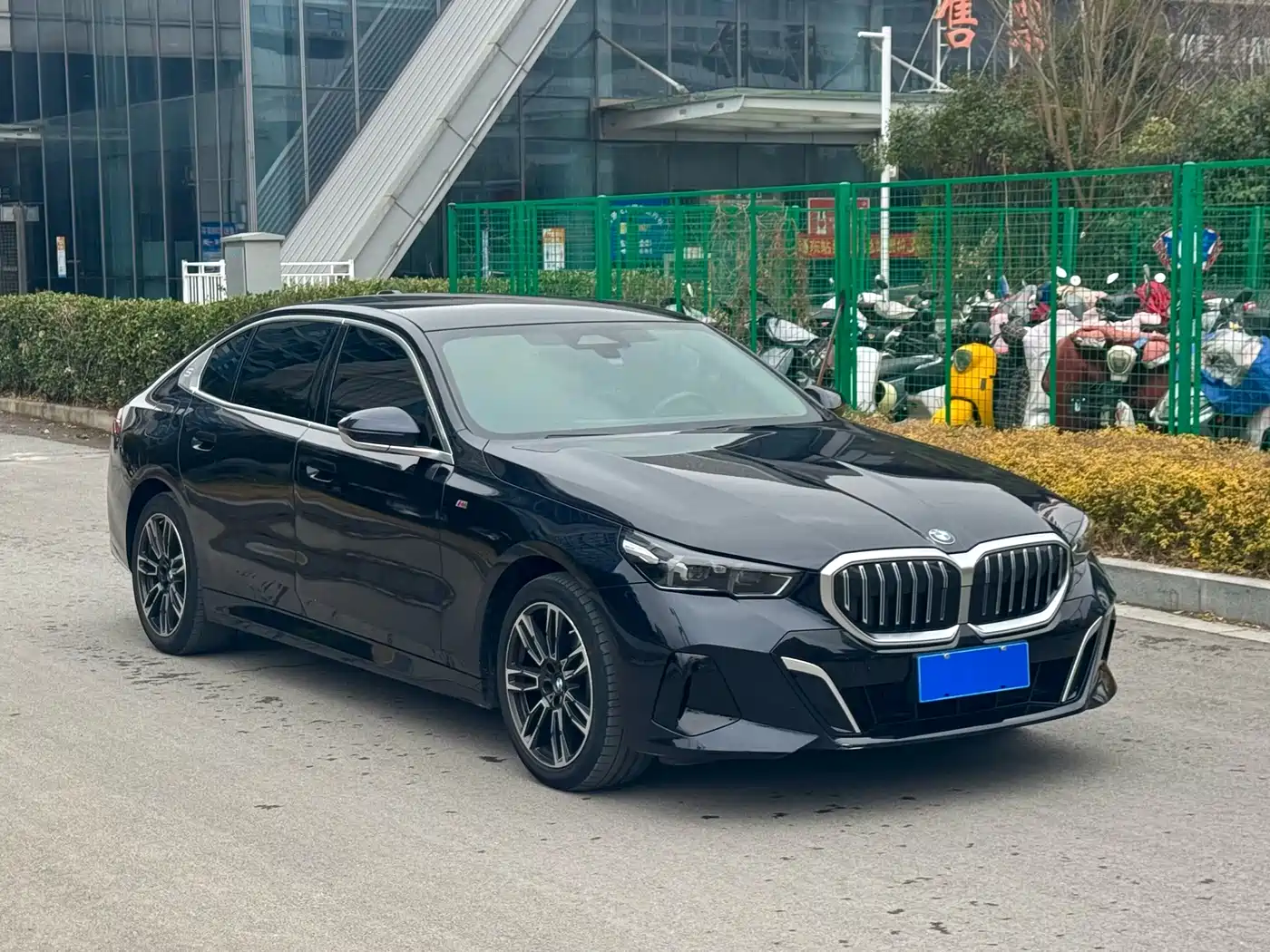 BMW 5 Series 2024 525Li M Sport Package фото 5
