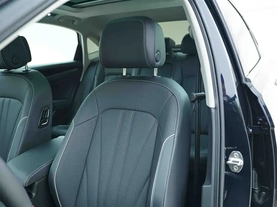 Volkswagen Passat 2024 380TSI Elite Edition фото 13