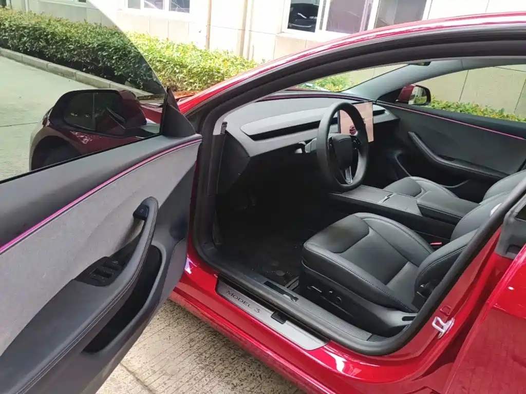 Tesla Model 3 2026 2025 Model Year Facelift Rear-Wheel Drive