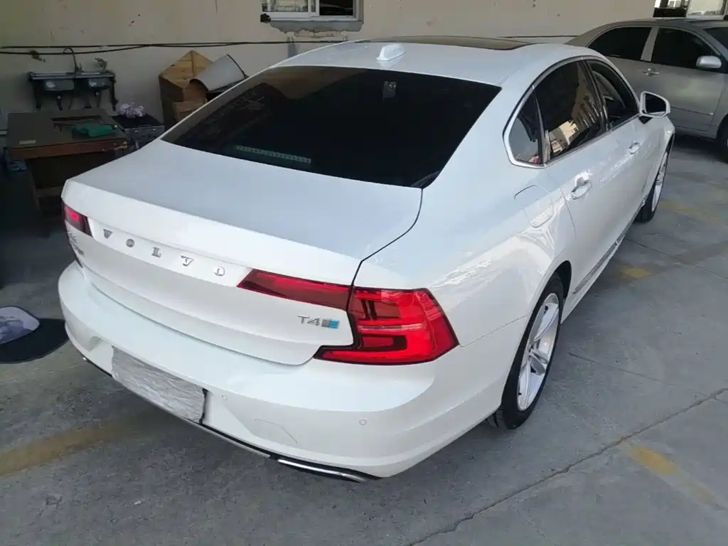 صورة 7 - Volvo S90