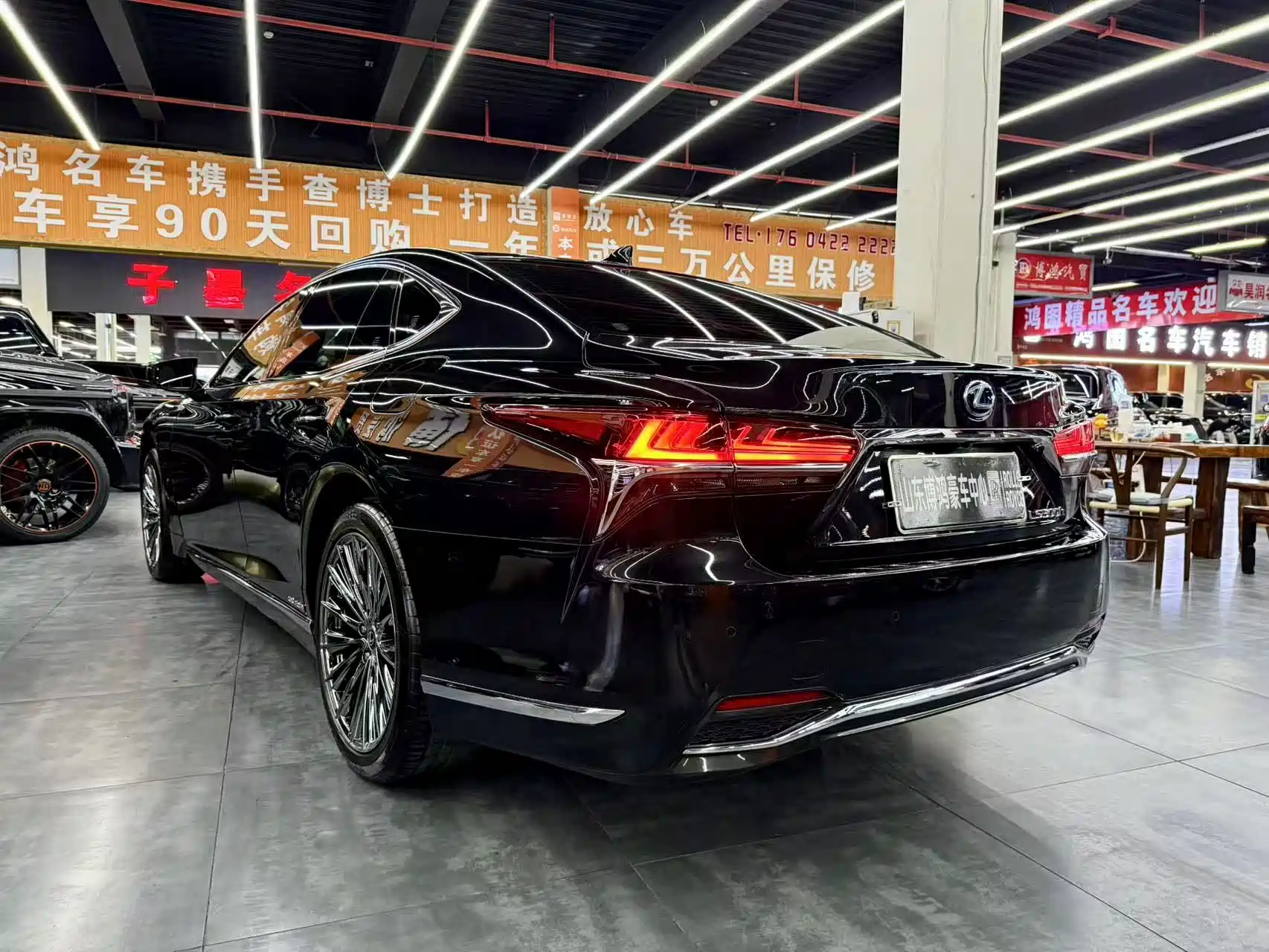 Фото 18 - Lexus LS