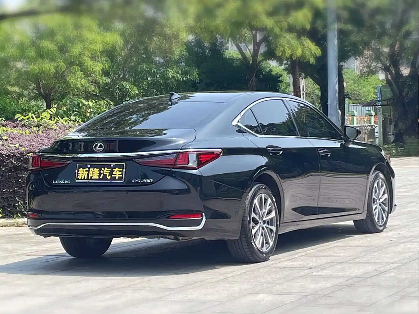 Lexus ES 2023 200 Excellence Edition фото 4