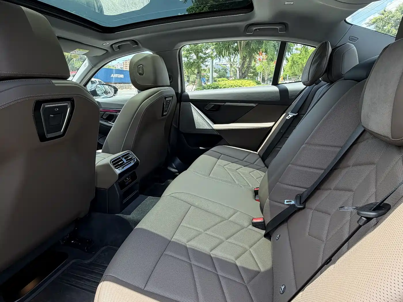BMW i5 2025 eDrive 35L M Sport Package фото 7