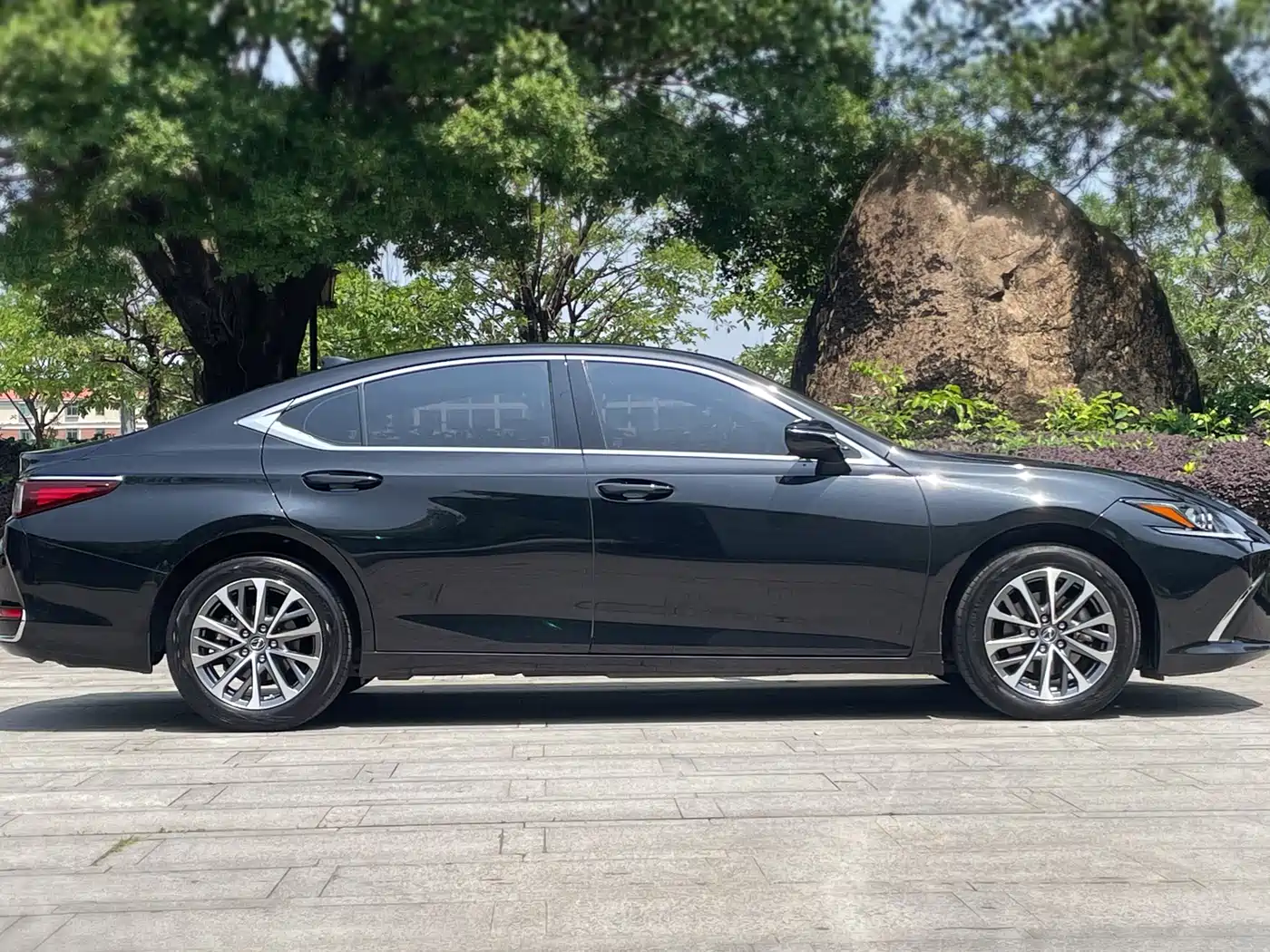 Lexus ES 2023 200 Excellence Edition фото 7