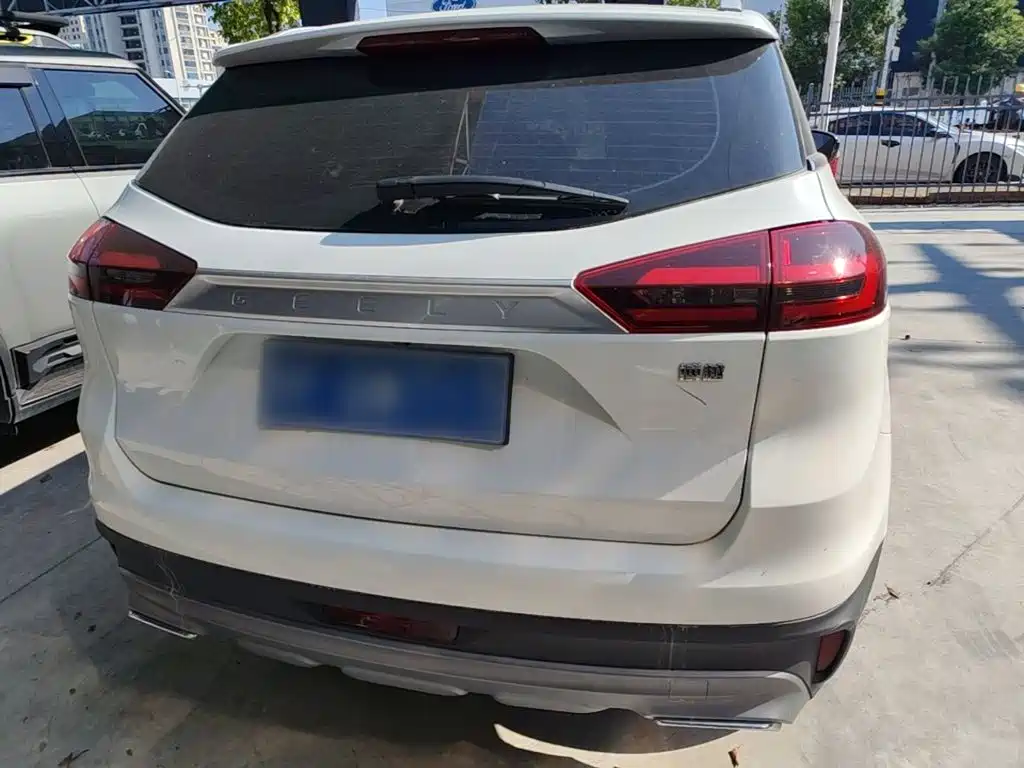 Photo 6 - Geely Atlas