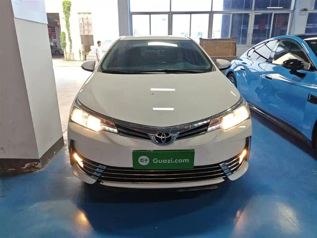 Toyota Corolla 2017 Facelift 1.2T S-CVT GL-i фото 3